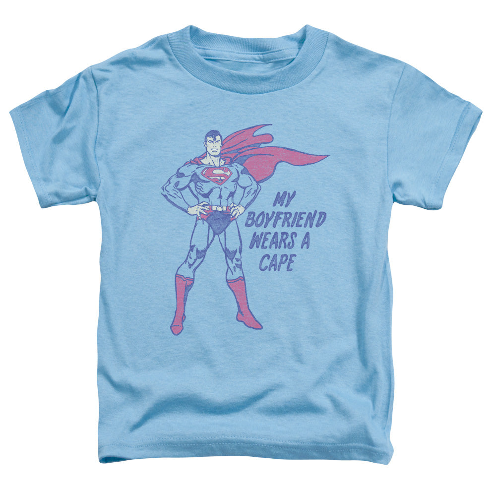 DC/WEARS A CAPE